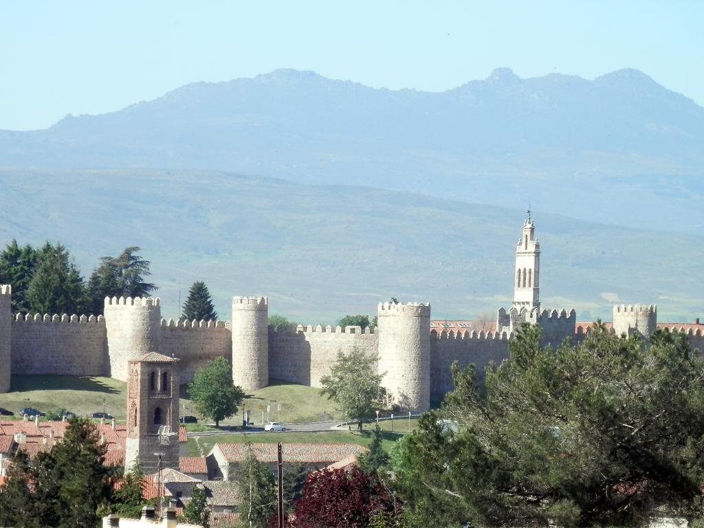 Vut Los Telares Muralla Ávila Bilik gambar